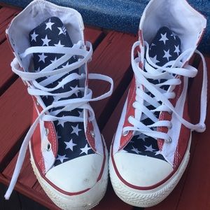 Men’s Converse flag sneakers!